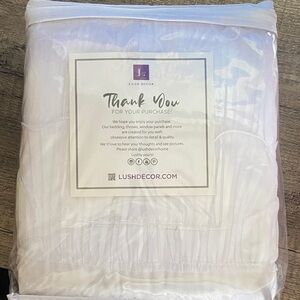 Lush Decor 2 White Window Panels